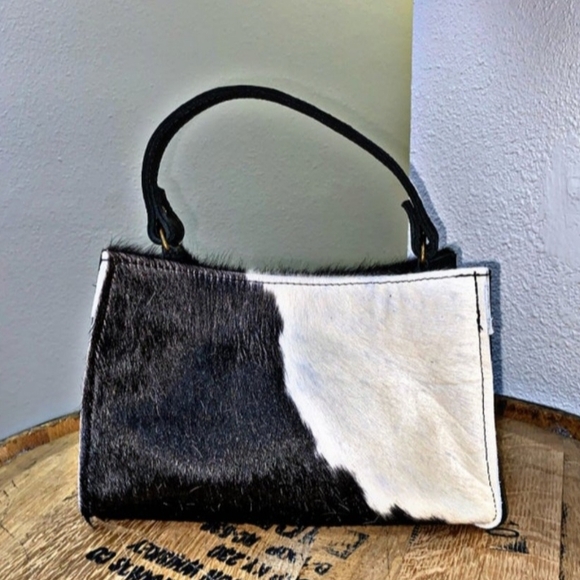 TTT LEATHERGOODS Handbags - Black and White Structured Tote with Curved Handle